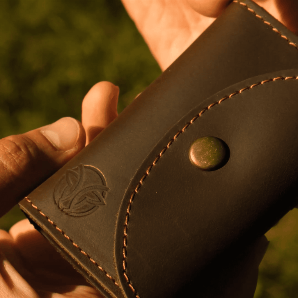 Men's Key Case - Full-Grain Leather, Brown | Handmade – Elwards Men's Key Case - Full-Grain Leather, Brown | Handmade – Elwards