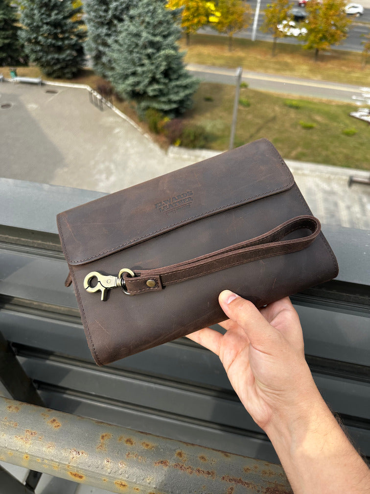 Versatile leather wrist bag for men, ideal for everyday carry with classic appeal.
